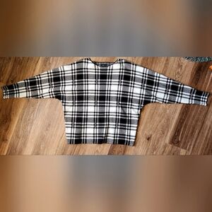 Adrienne Vittadini Black & White Plaid Sweater            Size X- Large